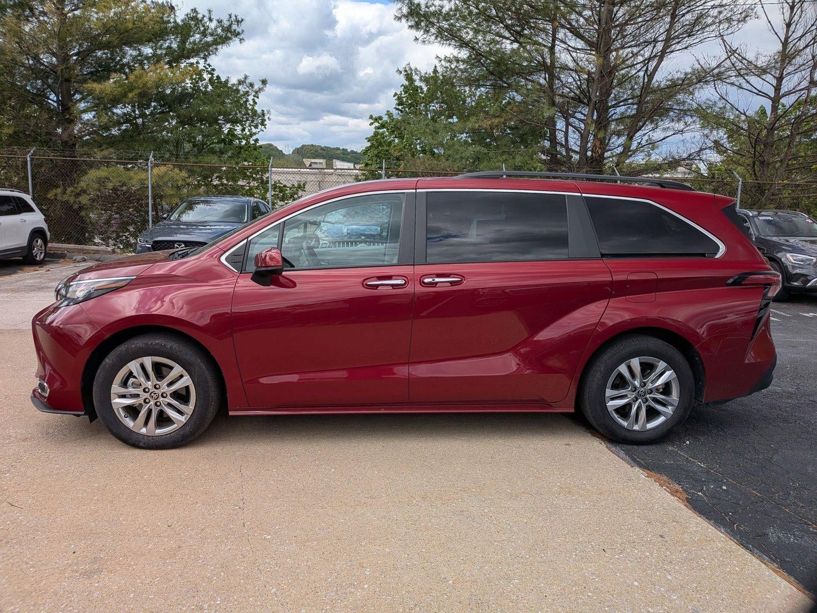 2022 Toyota Sienna XLE AWD 7-Passenger (Natl)