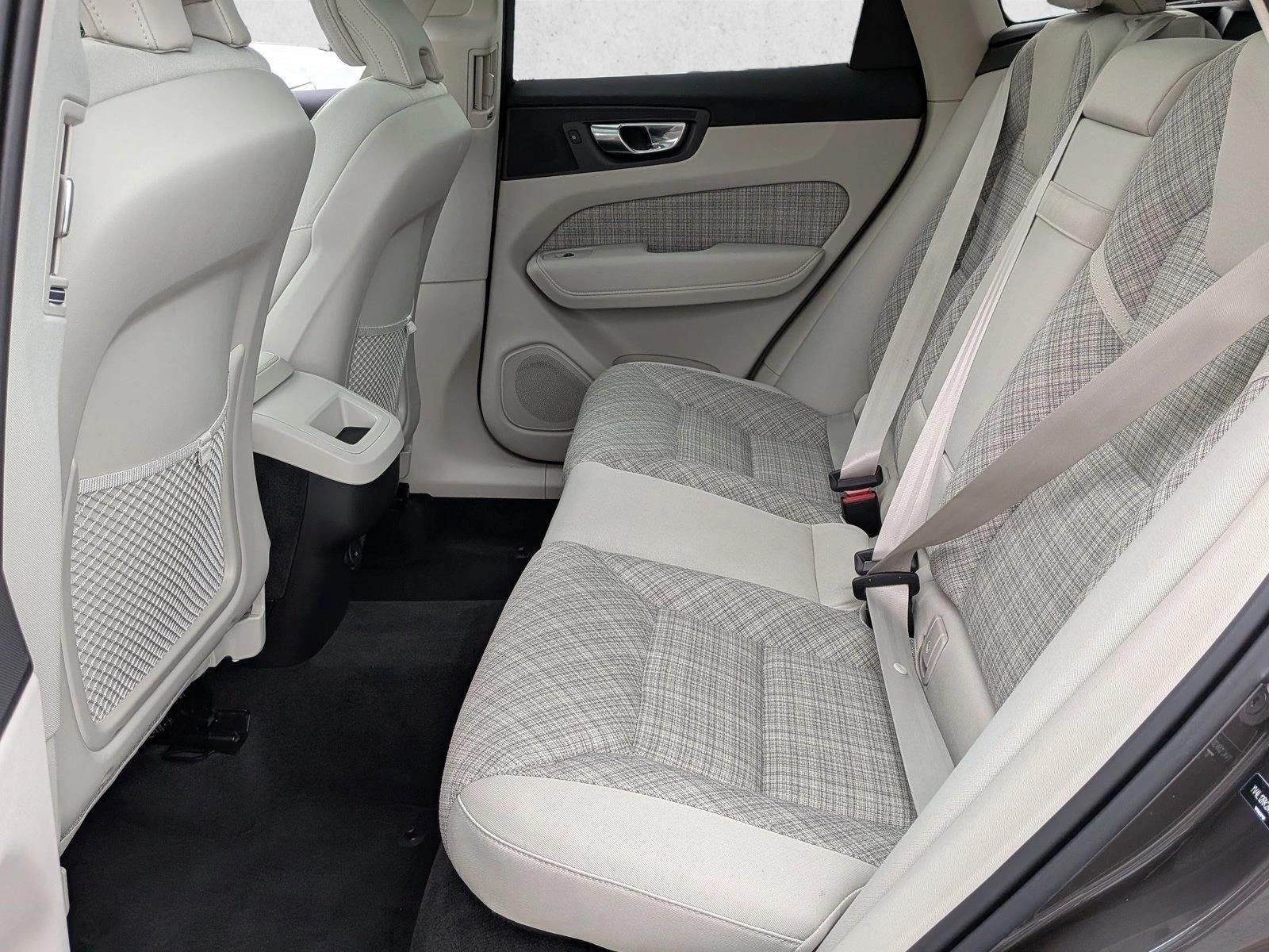 2022 Volvo XC60 B5 AWD Momentum