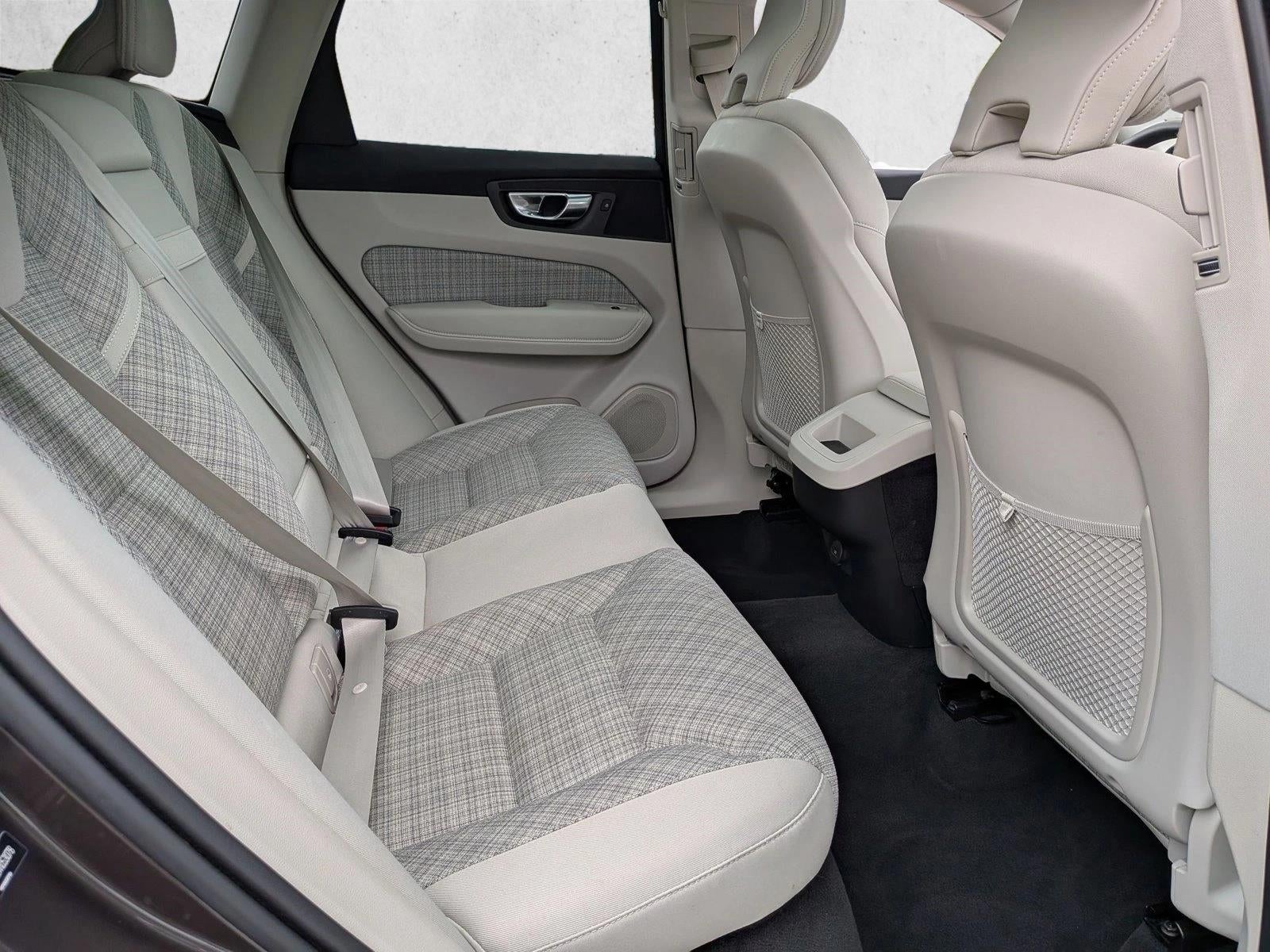 2022 Volvo XC60 B5 AWD Momentum