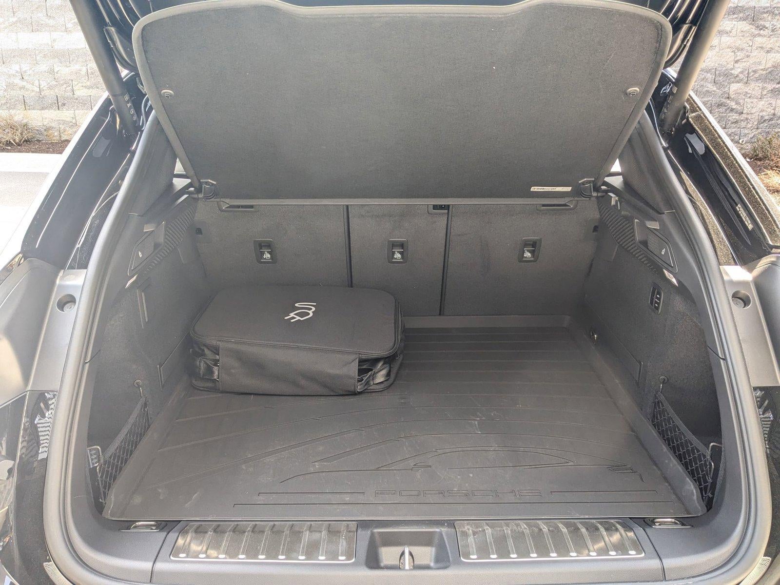 2025 Porsche Macan Electric Turbo AWD