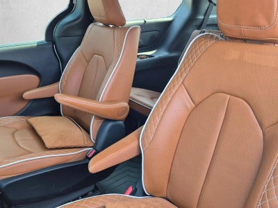 2024 Chrysler Pacifica Hybrid Pinnacle FWD