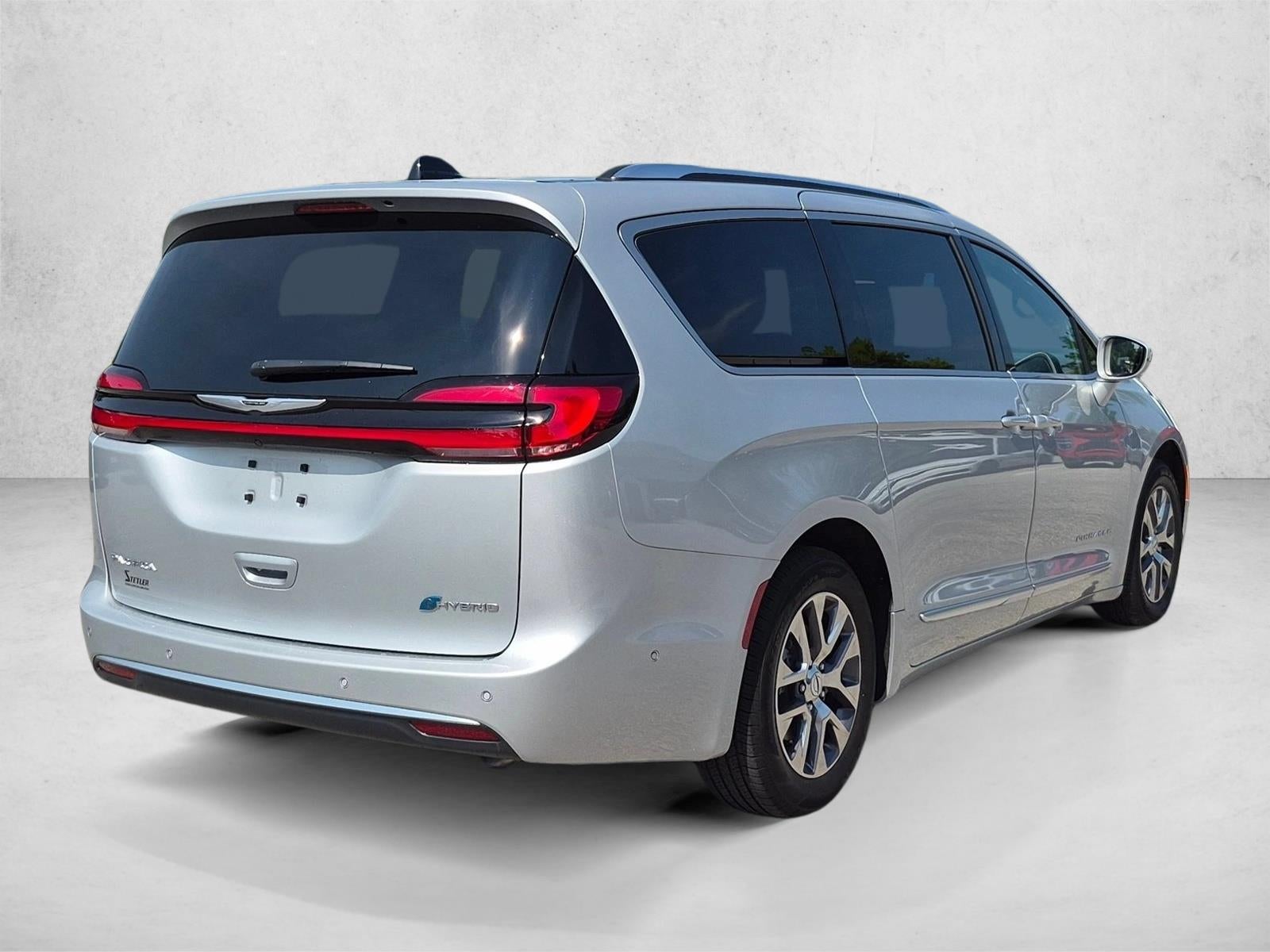 2024 Chrysler Pacifica Hybrid Pinnacle FWD