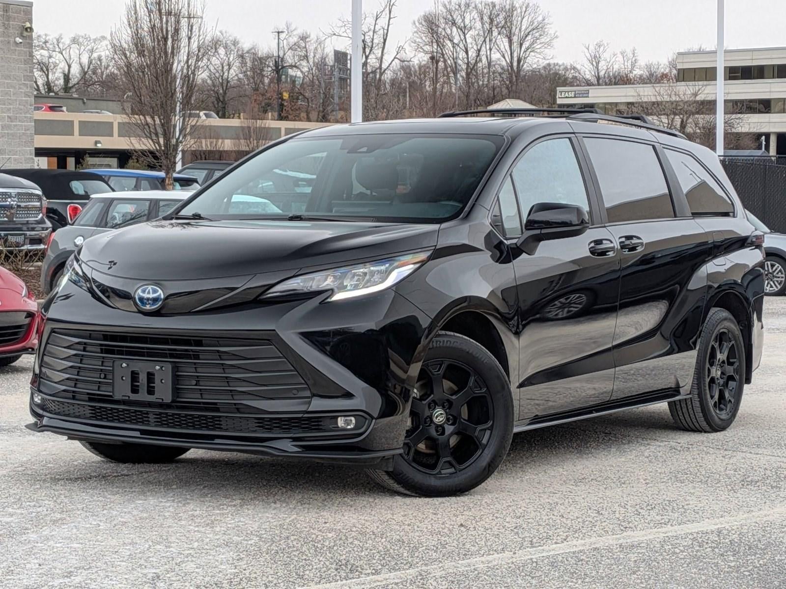 2025 Toyota Sienna Woodland Edition AWD 7-Passenger (Natl)