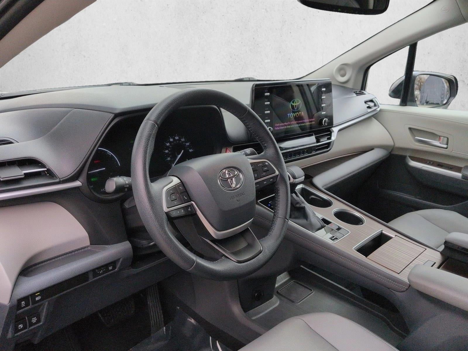 2022 Toyota Sienna XLE FWD 8-Passenger (Natl)