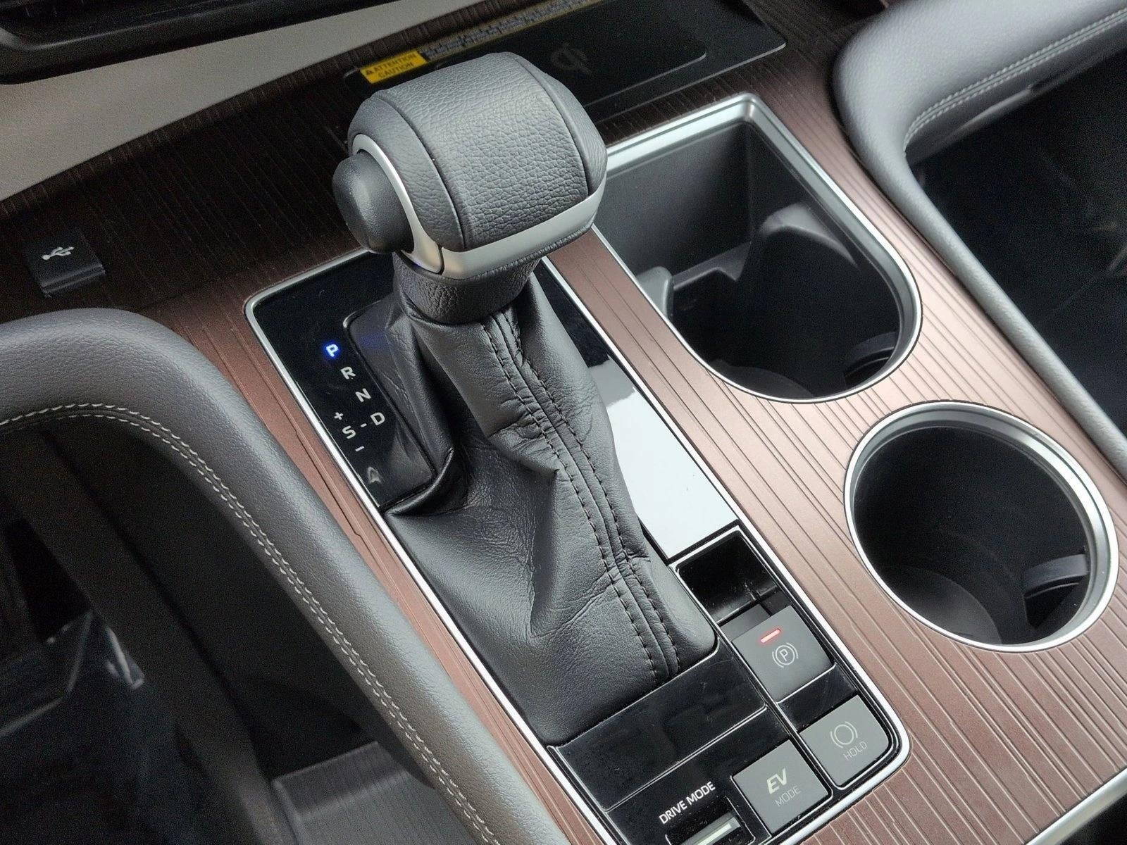 2022 Toyota Sienna XLE FWD 8-Passenger (Natl)