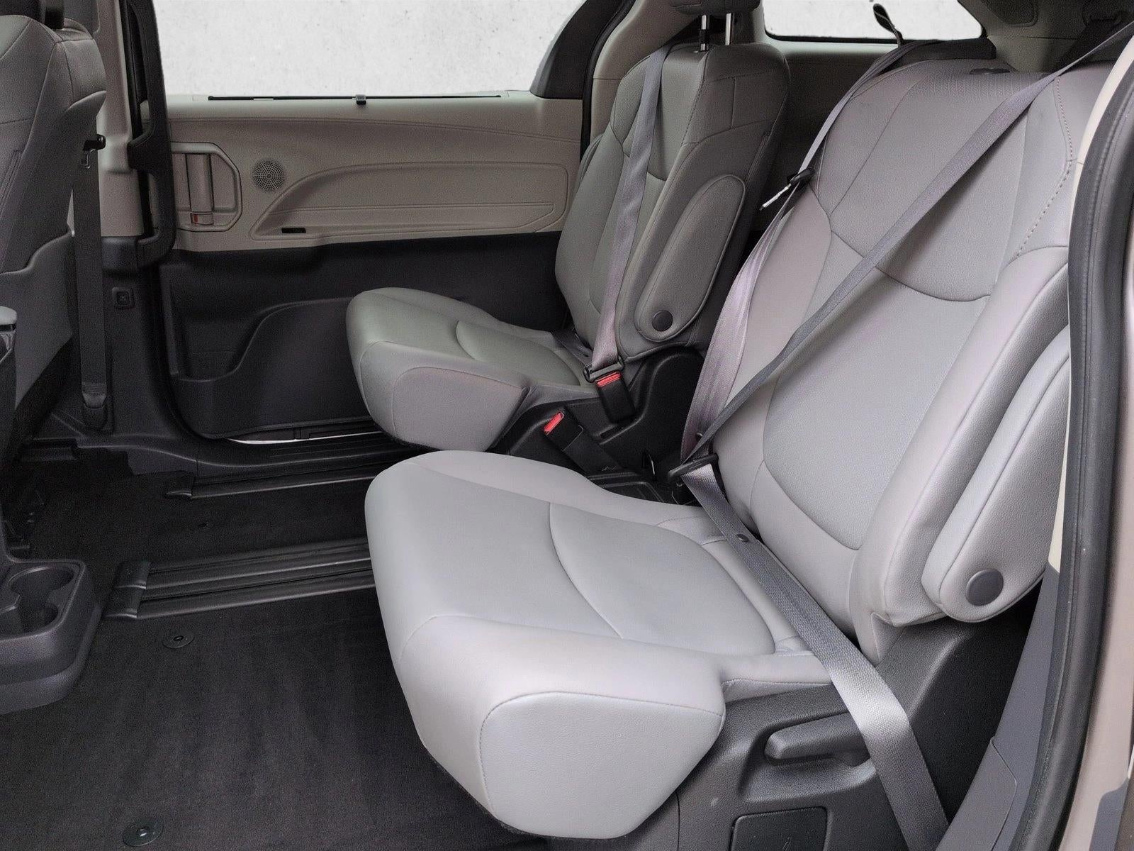 2022 Toyota Sienna XLE FWD 8-Passenger (Natl)