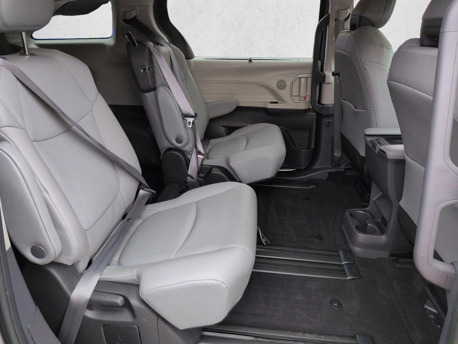 2022 Toyota Sienna XLE FWD 8-Passenger (Natl)