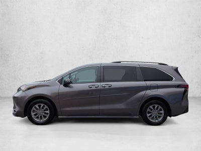 2022 Toyota Sienna XLE FWD 8-Passenger (Natl)