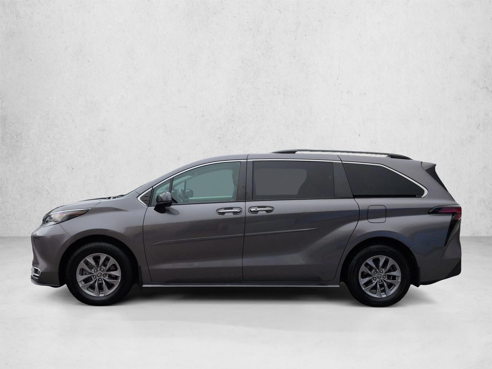 2022 Toyota Sienna XLE FWD 8-Passenger (Natl)