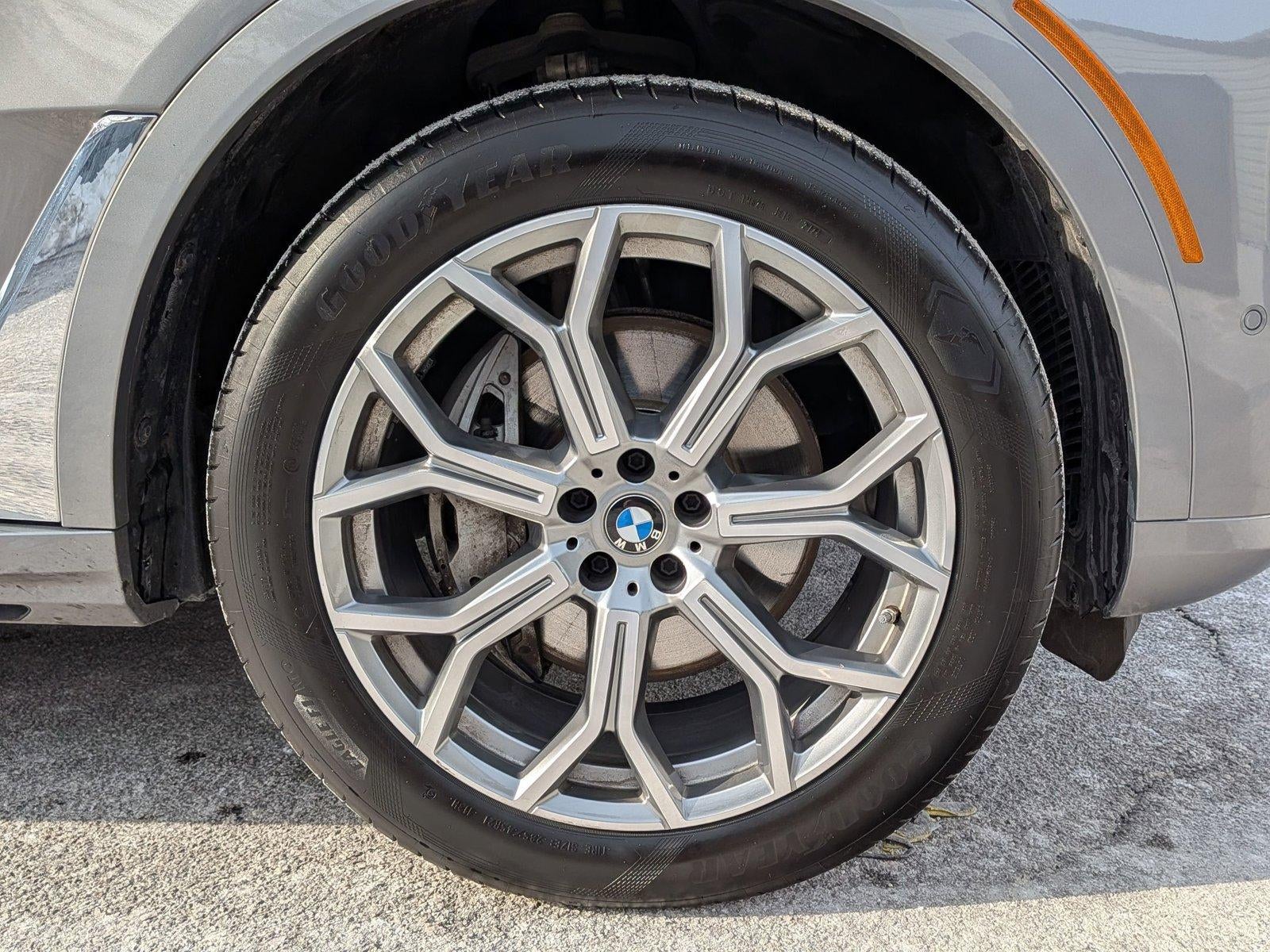 2025 BMW X7 xDrive40i Sports Activity Vehicle