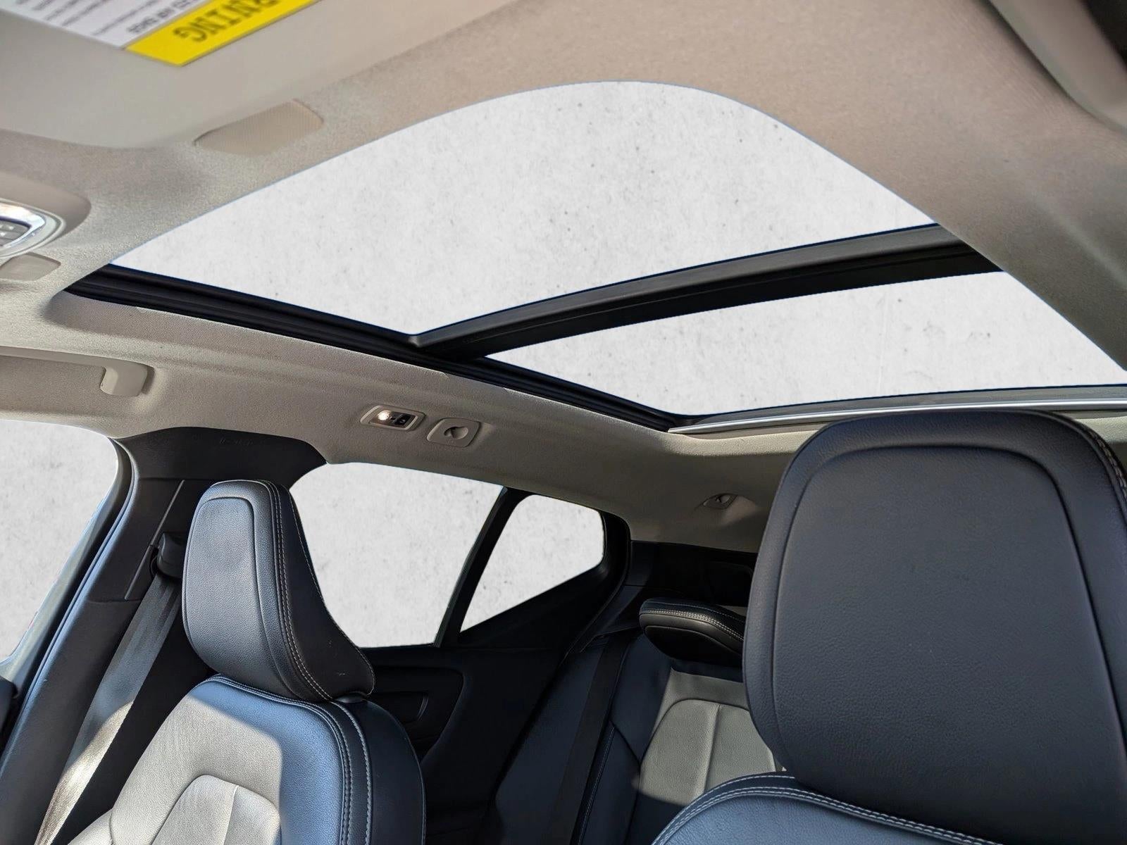 2019 Volvo XC40 T5 AWD Momentum