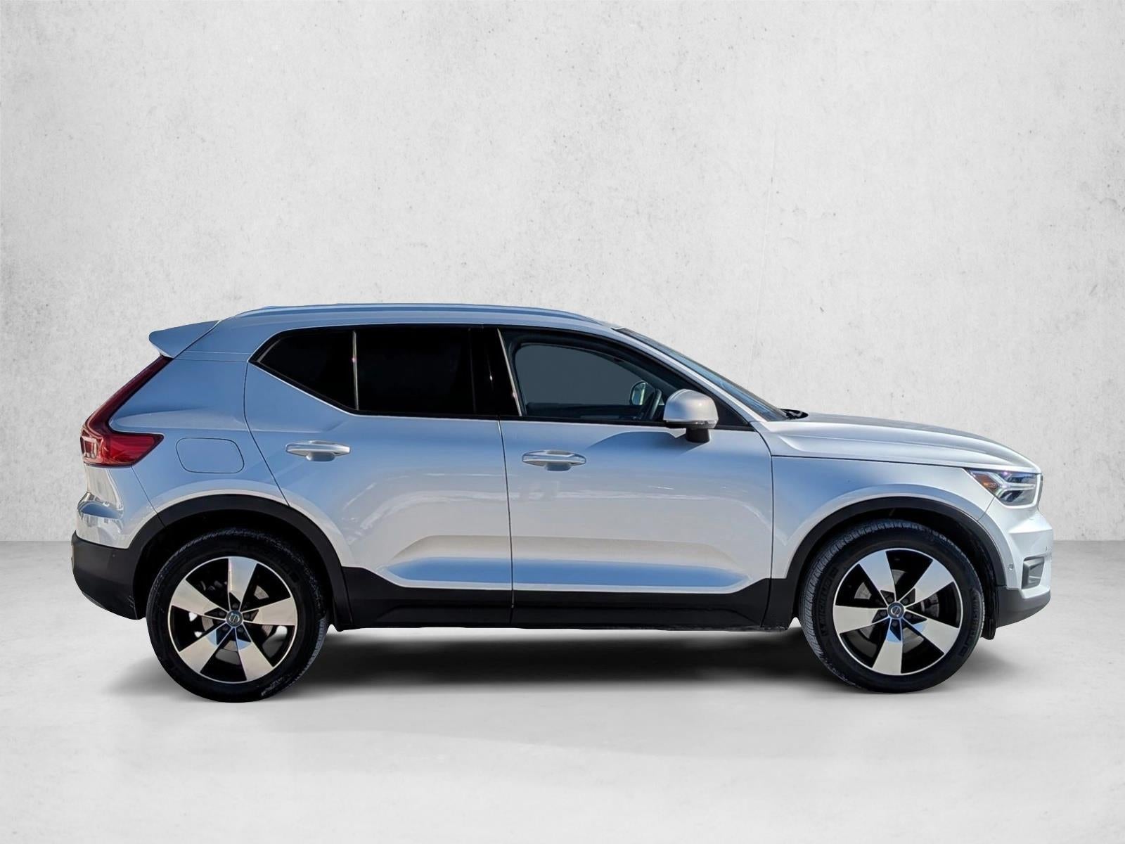 2019 Volvo XC40 T5 AWD Momentum