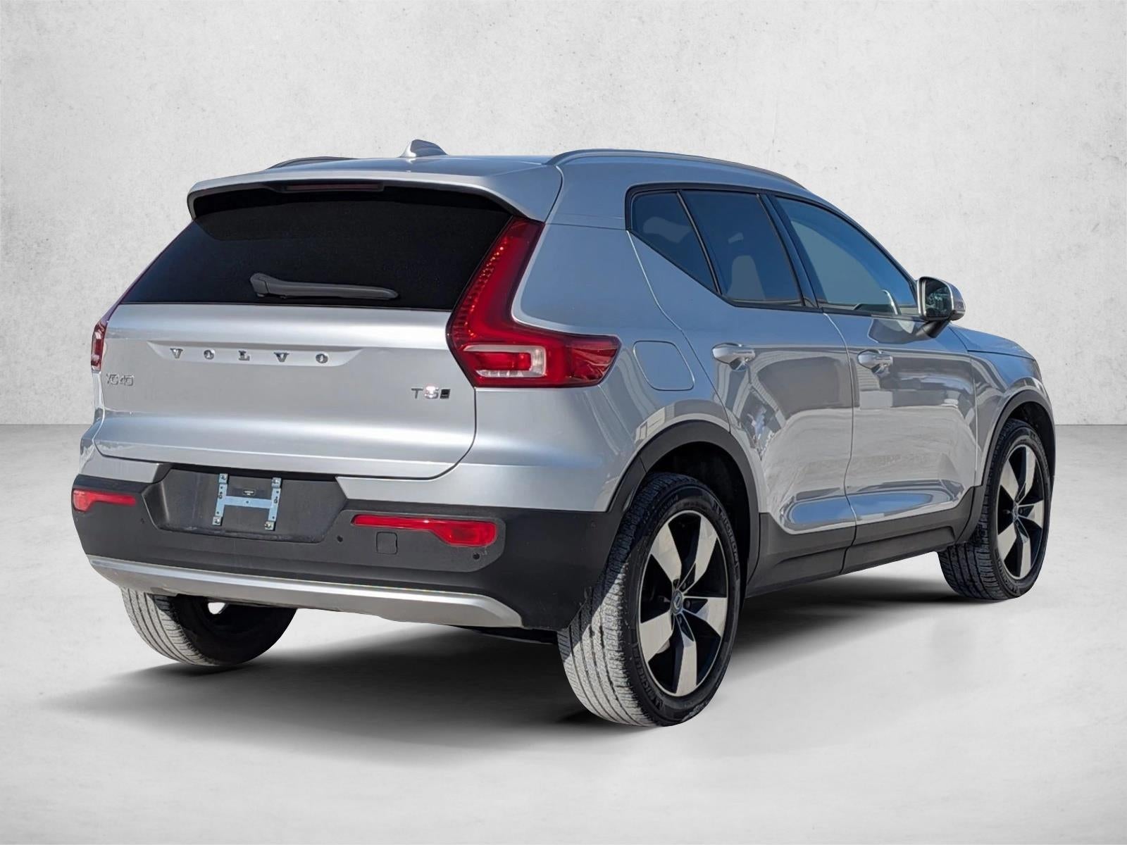 2019 Volvo XC40 T5 AWD Momentum