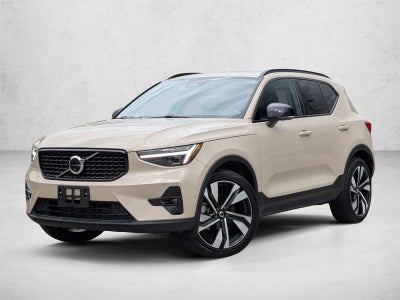2025 Volvo XC40 B5 AWD Ultra Dark Theme
