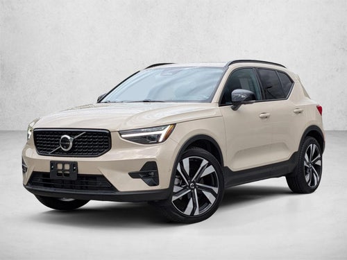 2025 Volvo XC40 B5 AWD Ultra Dark Theme