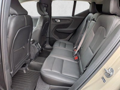 2025 Volvo XC40 B5 AWD Ultra Dark Theme