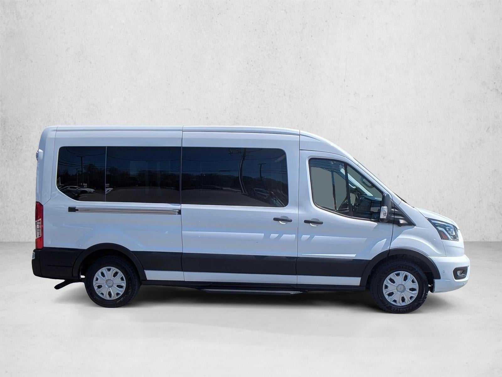 2023 Ford Transit Passenger Wagon T-350 148" Med Roof XLT RWD