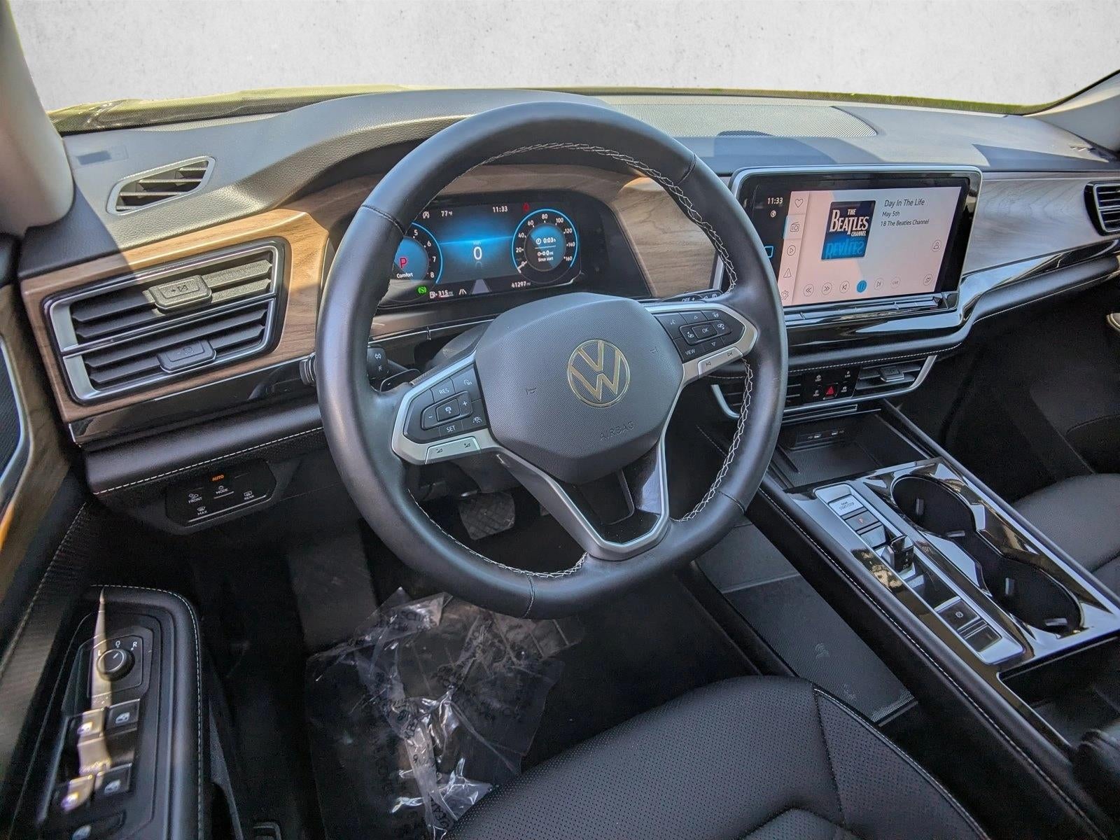 2025 Volkswagen Atlas 2.0T SE w/Technology 4MOTION