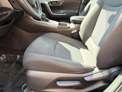 2020 Toyota RAV4 LE FWD (GS)