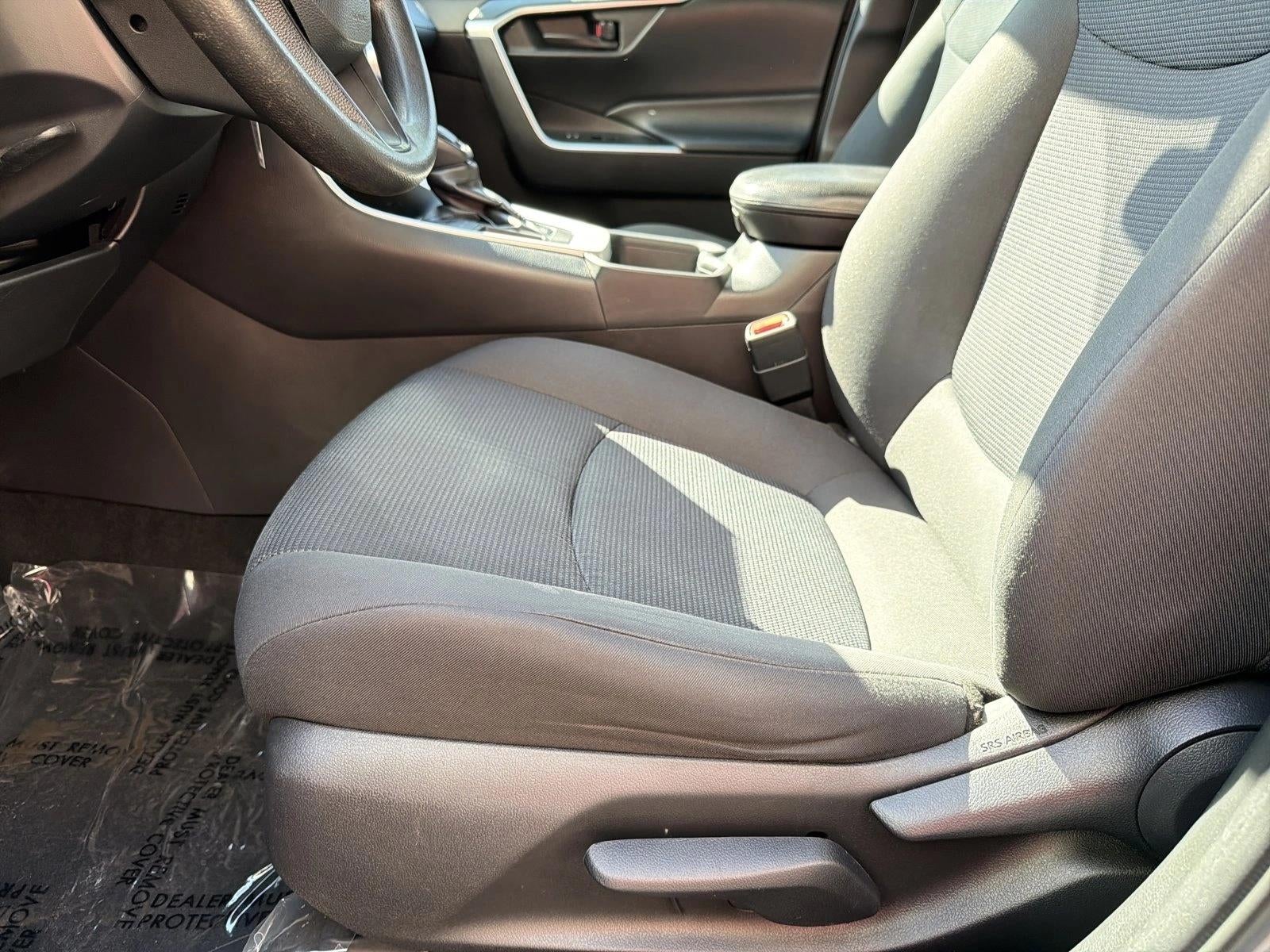 2020 Toyota RAV4 LE FWD (GS)