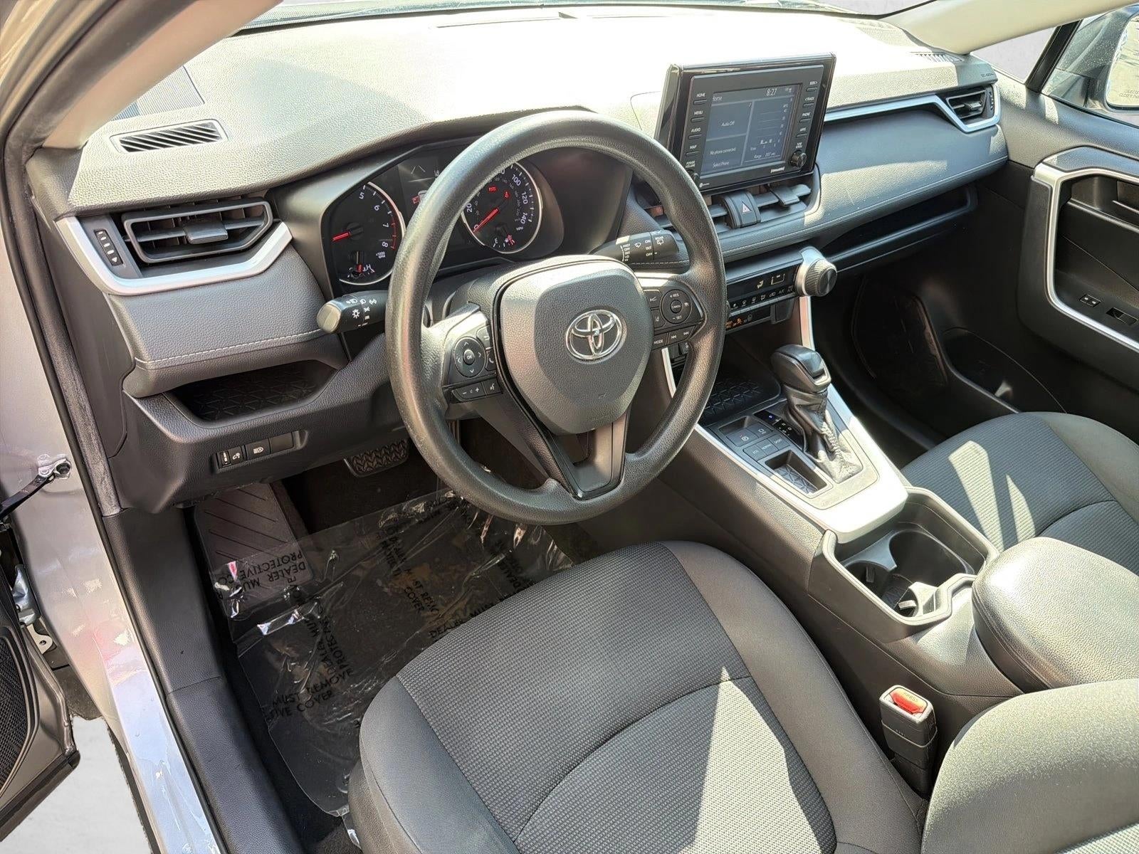2020 Toyota RAV4 LE FWD (GS)