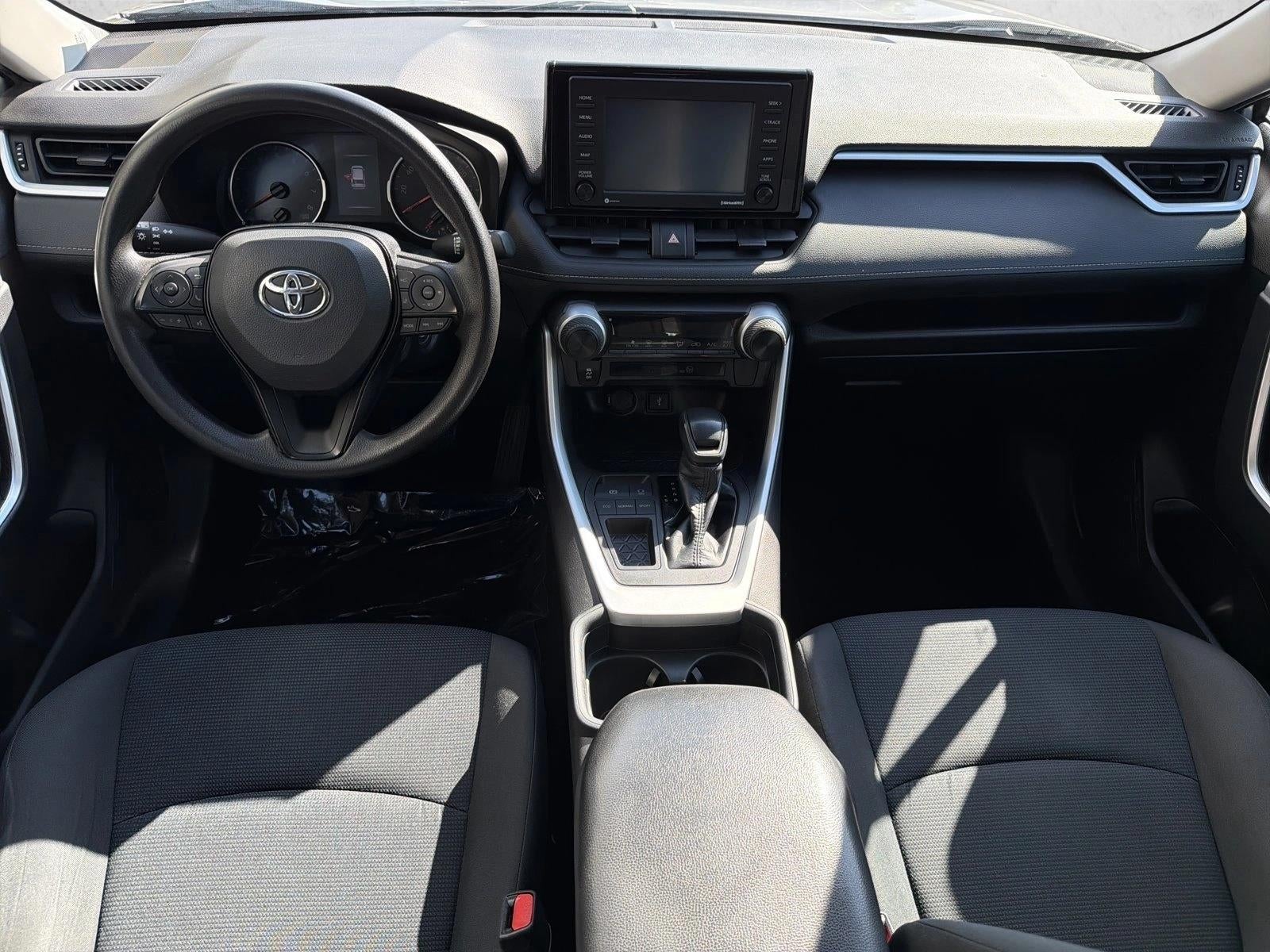 2020 Toyota RAV4 LE FWD (GS)