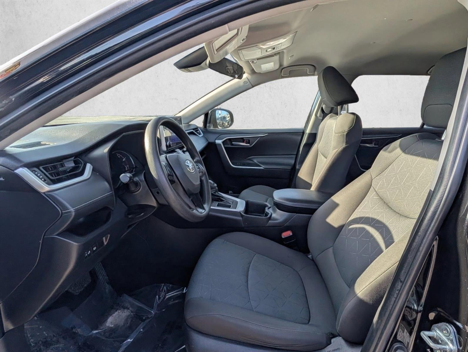 2023 Toyota RAV4 XLE FWD (GS)