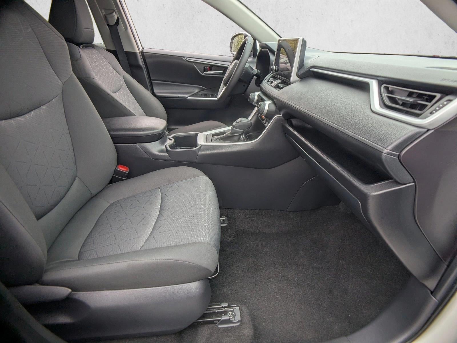 2025 Toyota RAV4 XLE FWD (GS)