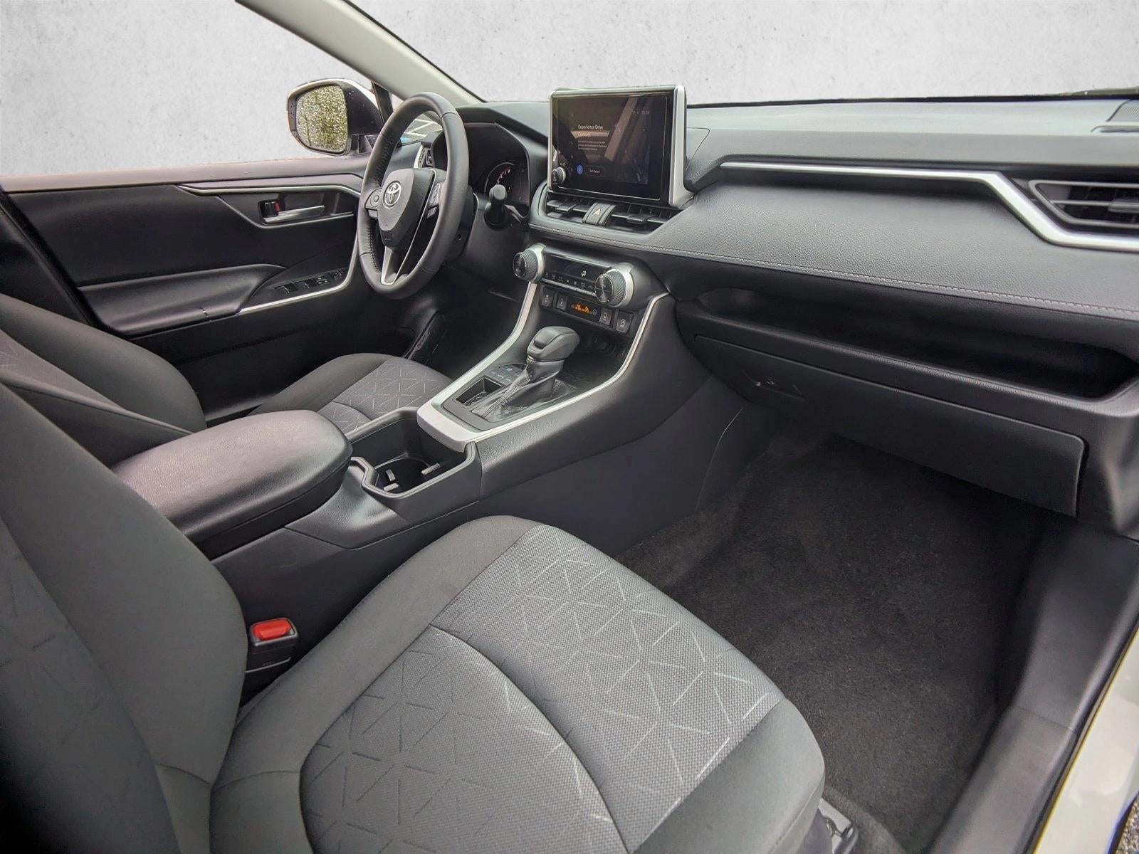 2025 Toyota RAV4 XLE FWD (GS)