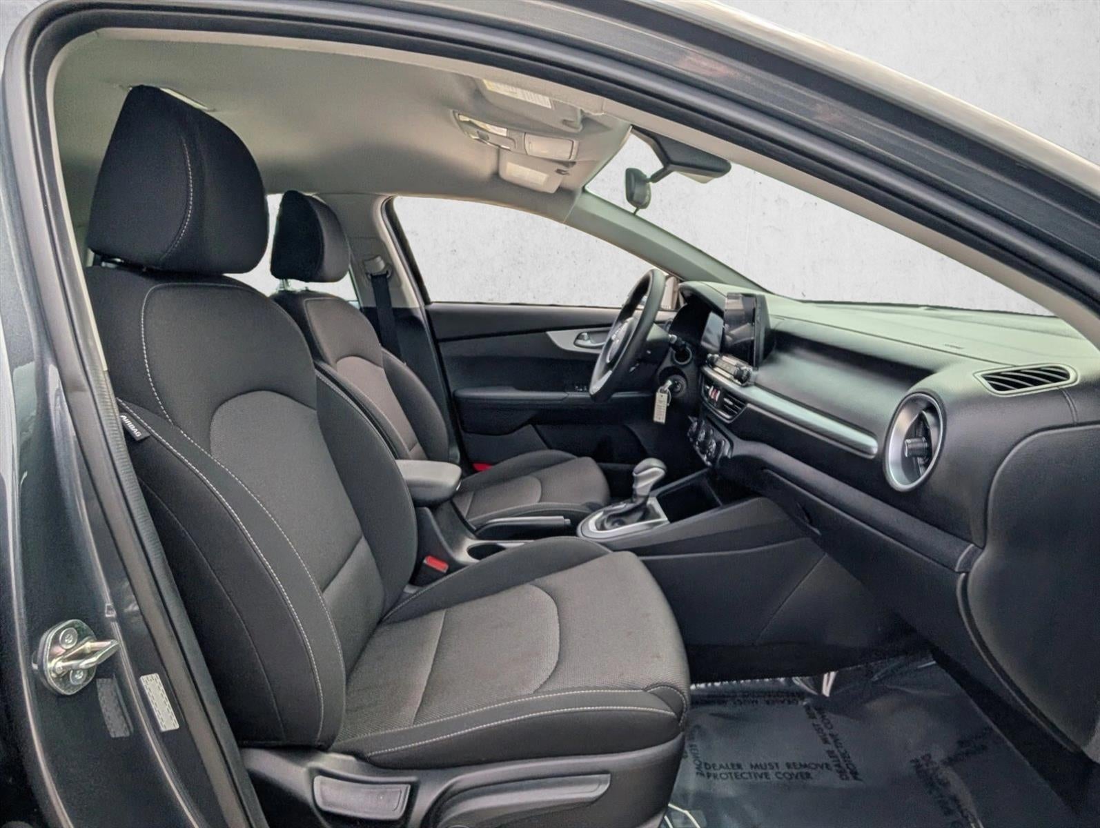 2023 Kia Forte LXS IVT