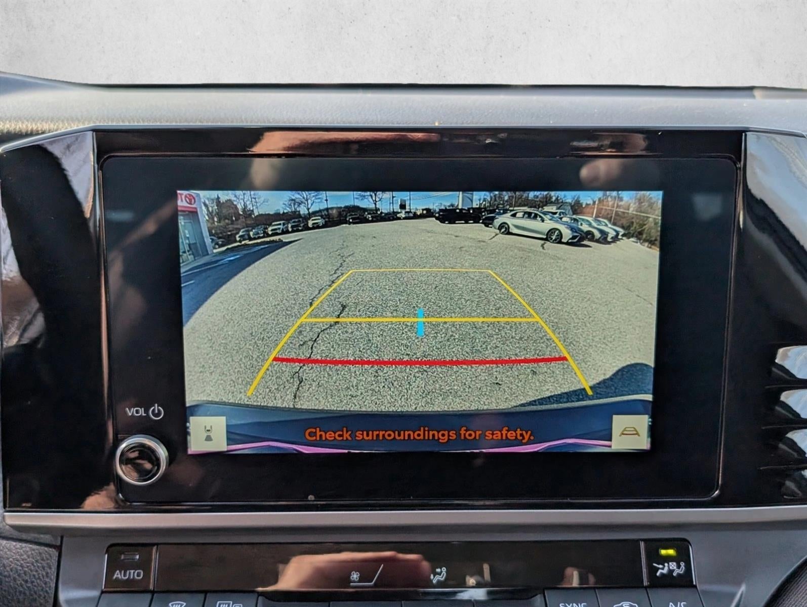 2025 Toyota Camry LE (SE)