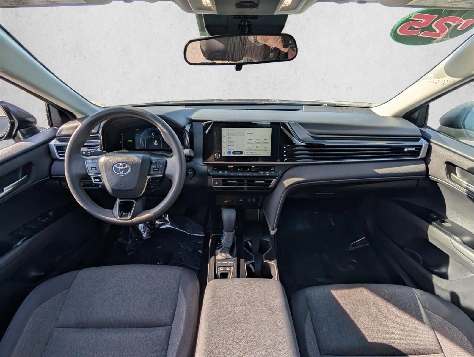 2025 Toyota Camry LE (SE)