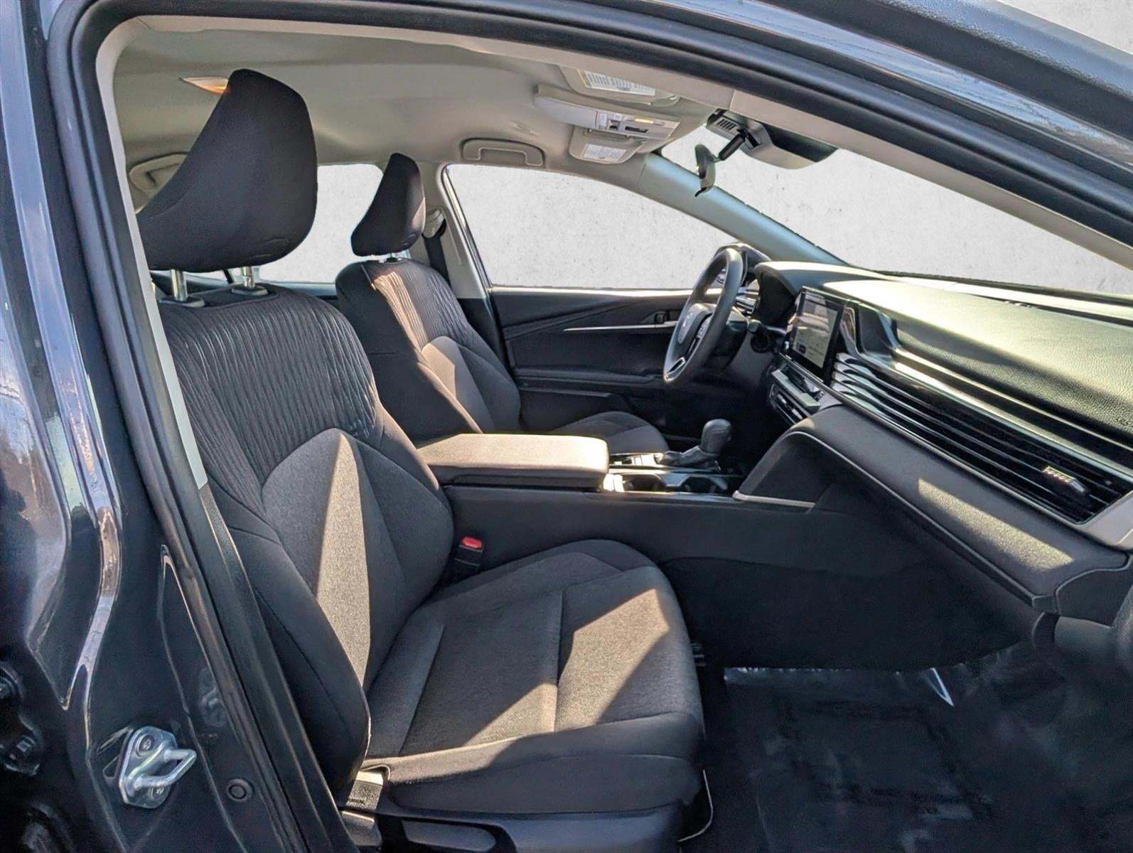 2025 Toyota Camry LE (SE)