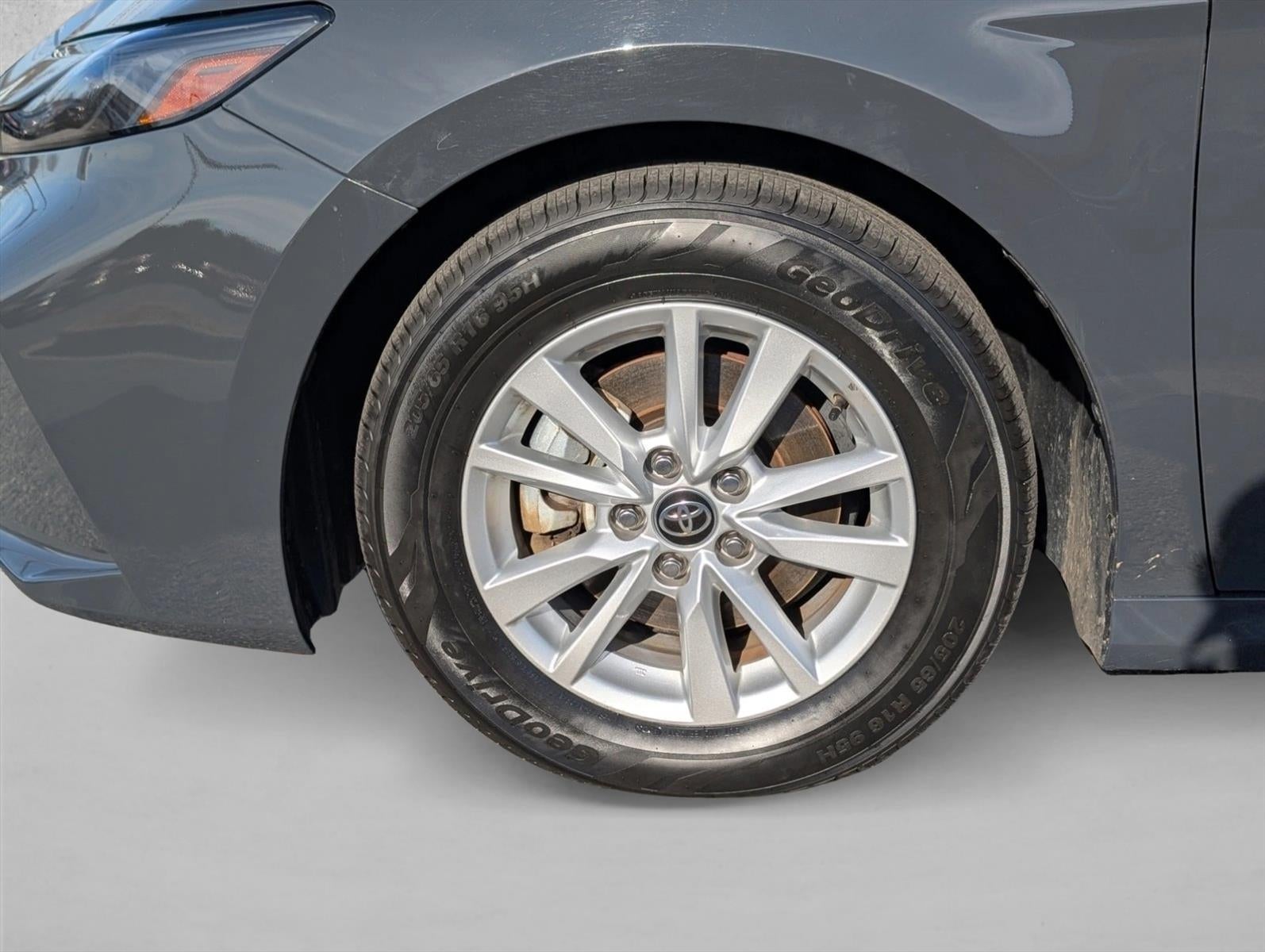 2025 Toyota Camry LE (SE)