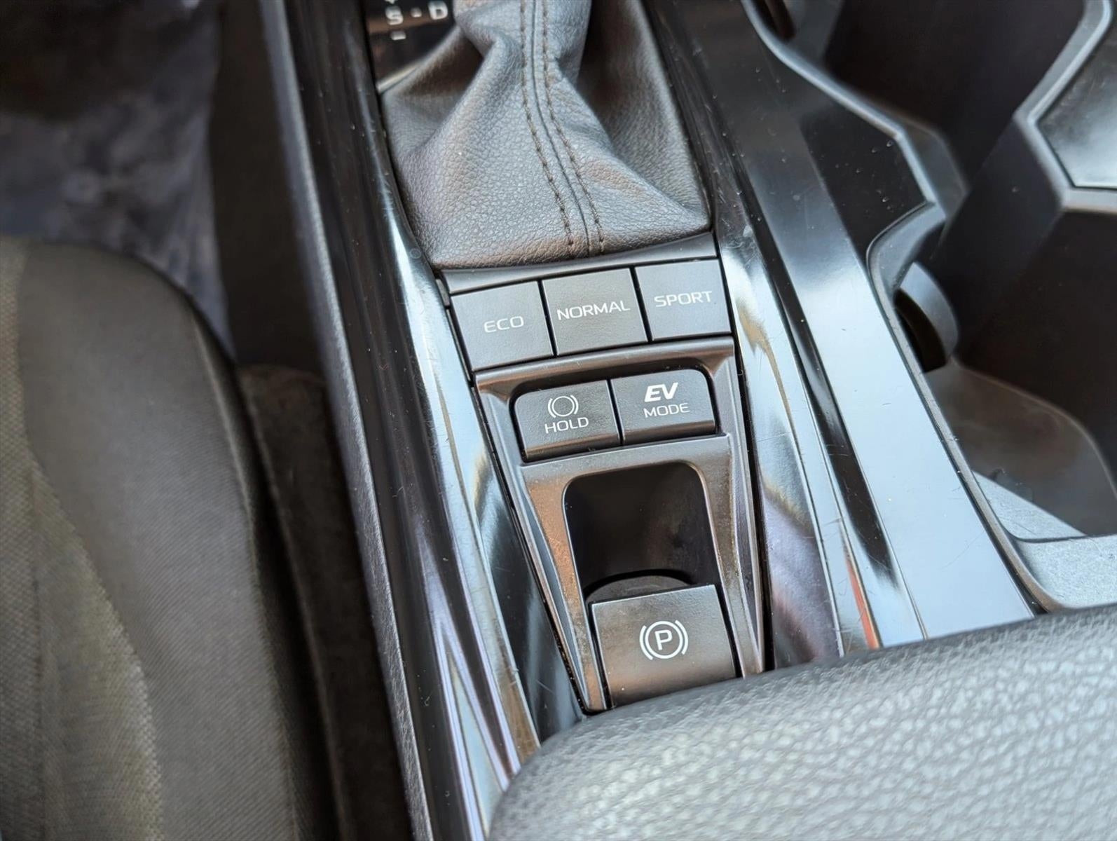 2025 Toyota Camry LE (SE)