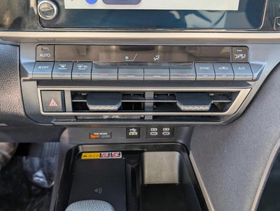 2025 Toyota Camry LE (SE)