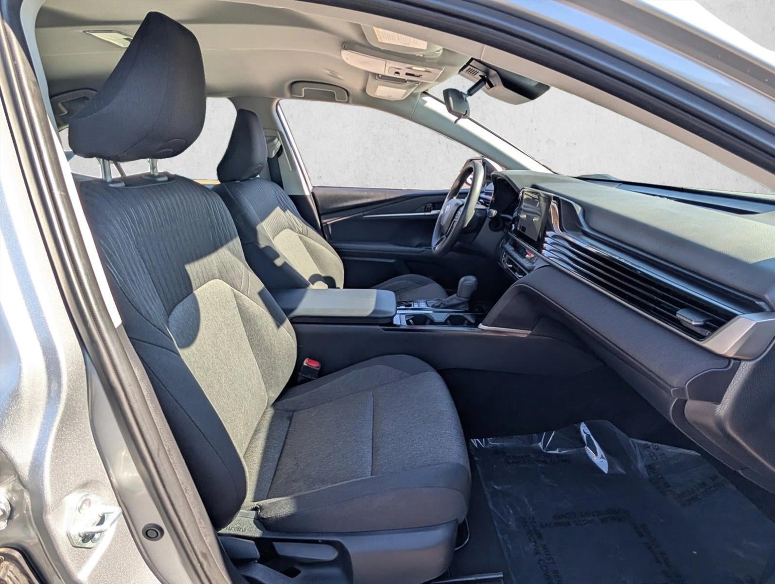 2025 Toyota Camry LE (SE)