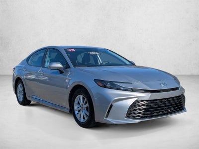 2025 Toyota Camry LE (SE)