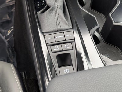 2025 Toyota Camry SE AWD (Natl)