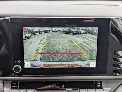 2025 Toyota Camry SE AWD (Natl)