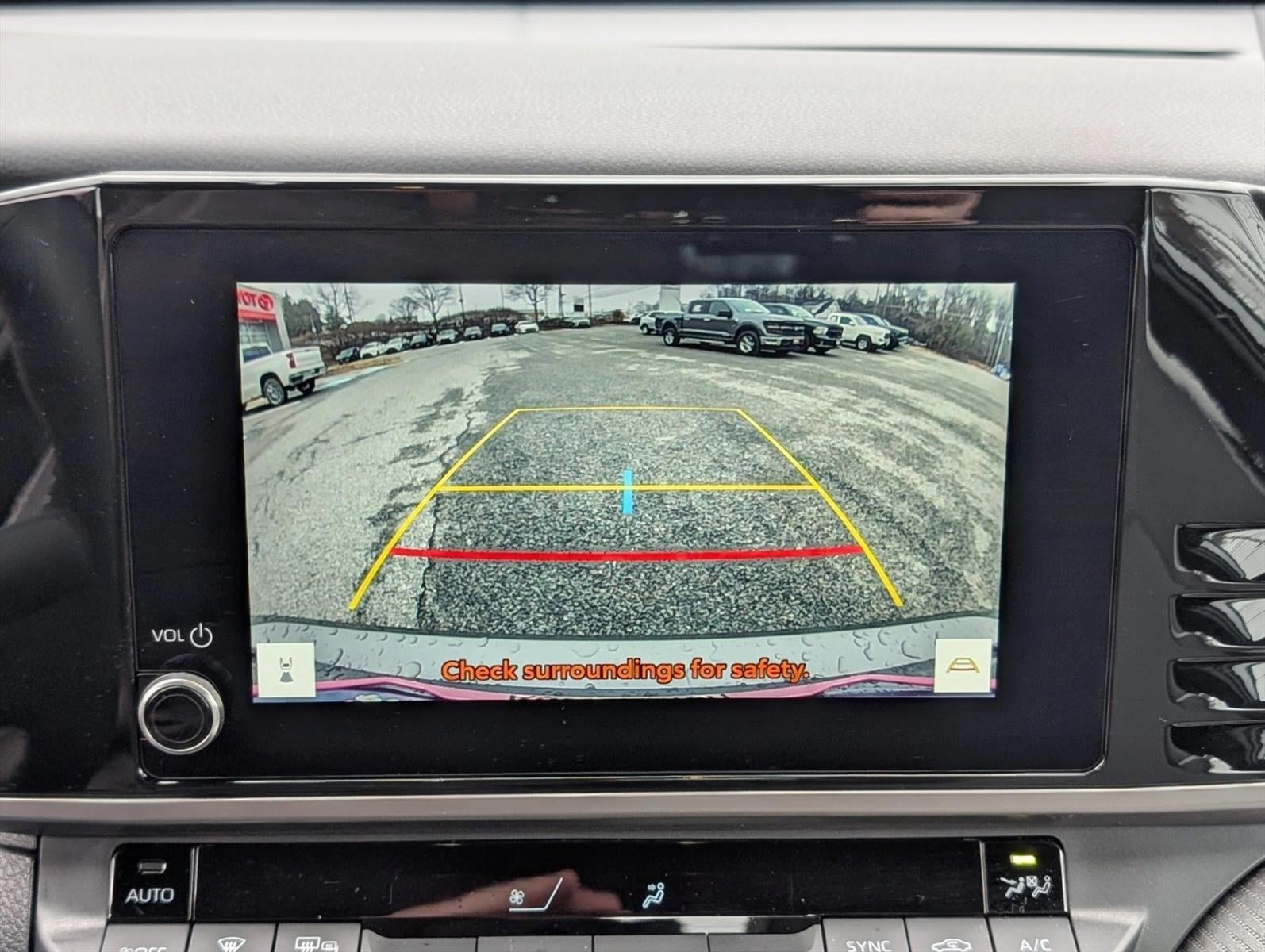 2025 Toyota Camry SE AWD (Natl)