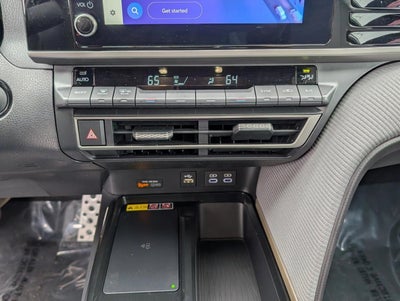 2025 Toyota Camry SE AWD (Natl)