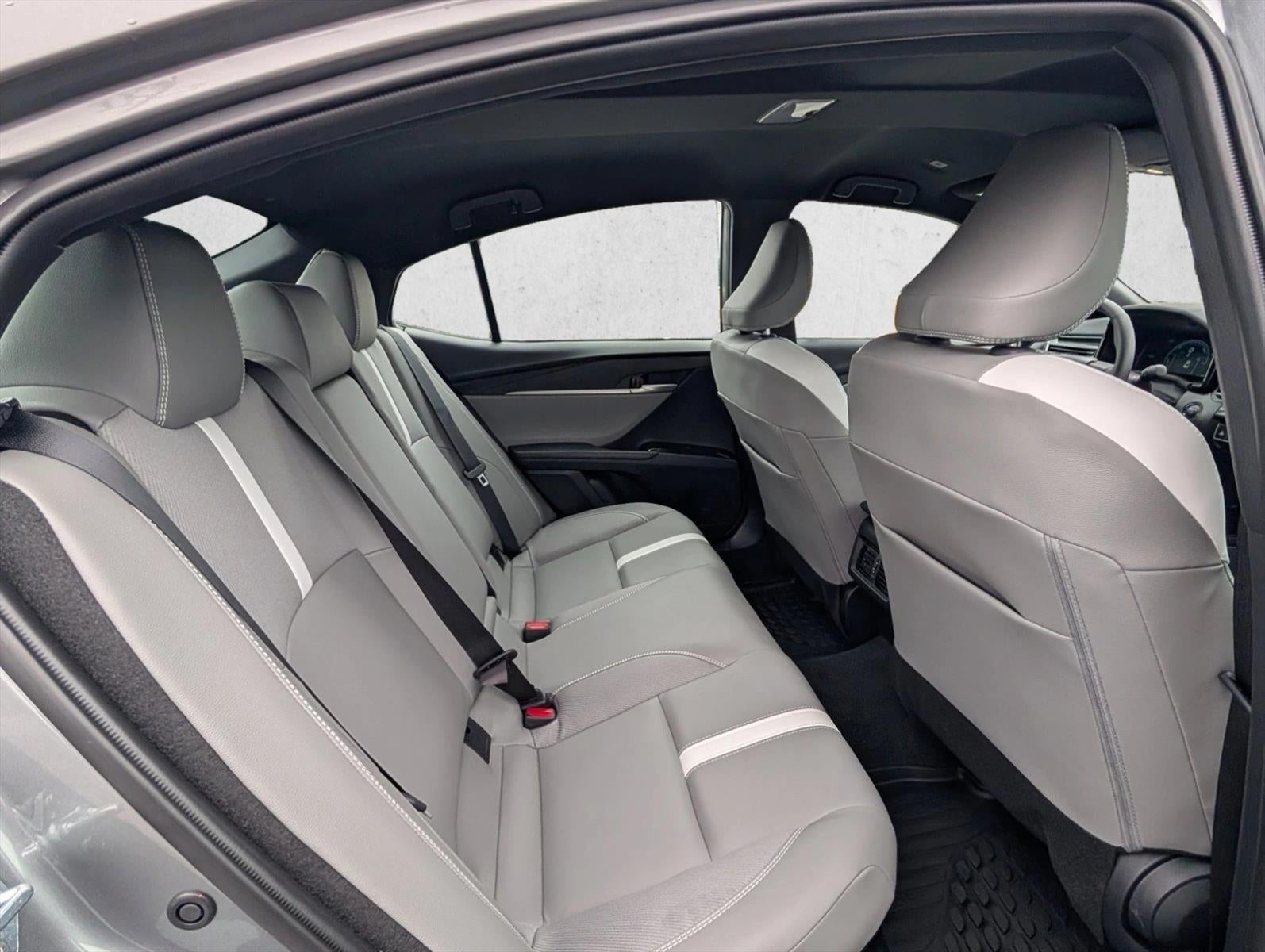 2025 Toyota Camry SE AWD (Natl)