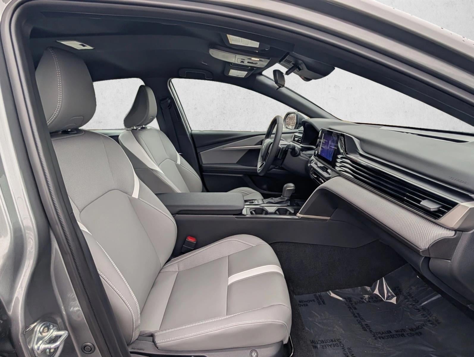 2025 Toyota Camry SE AWD (Natl)