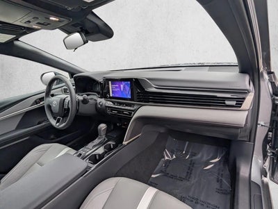 2025 Toyota Camry SE AWD (Natl)