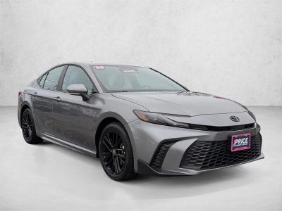 2025 Toyota Camry SE AWD (Natl)