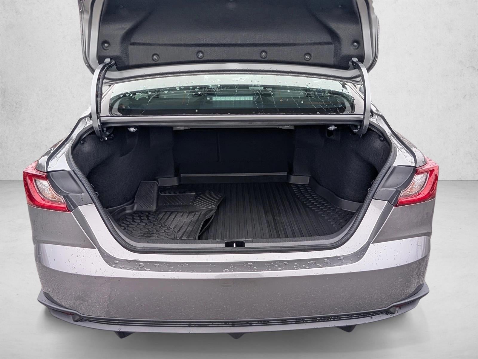 2025 Toyota Camry SE AWD (Natl)