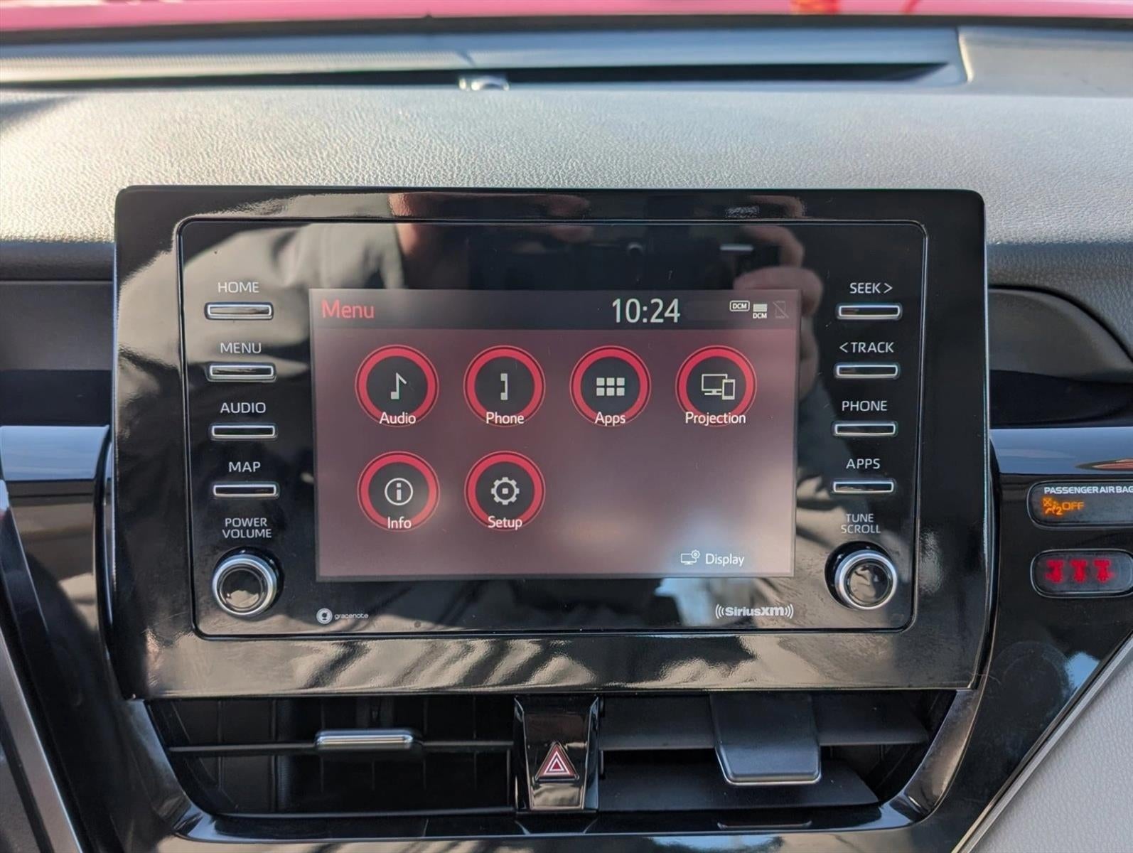 2022 Toyota Camry SE Auto (SE)