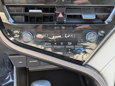 2022 Toyota Camry SE Auto (SE)