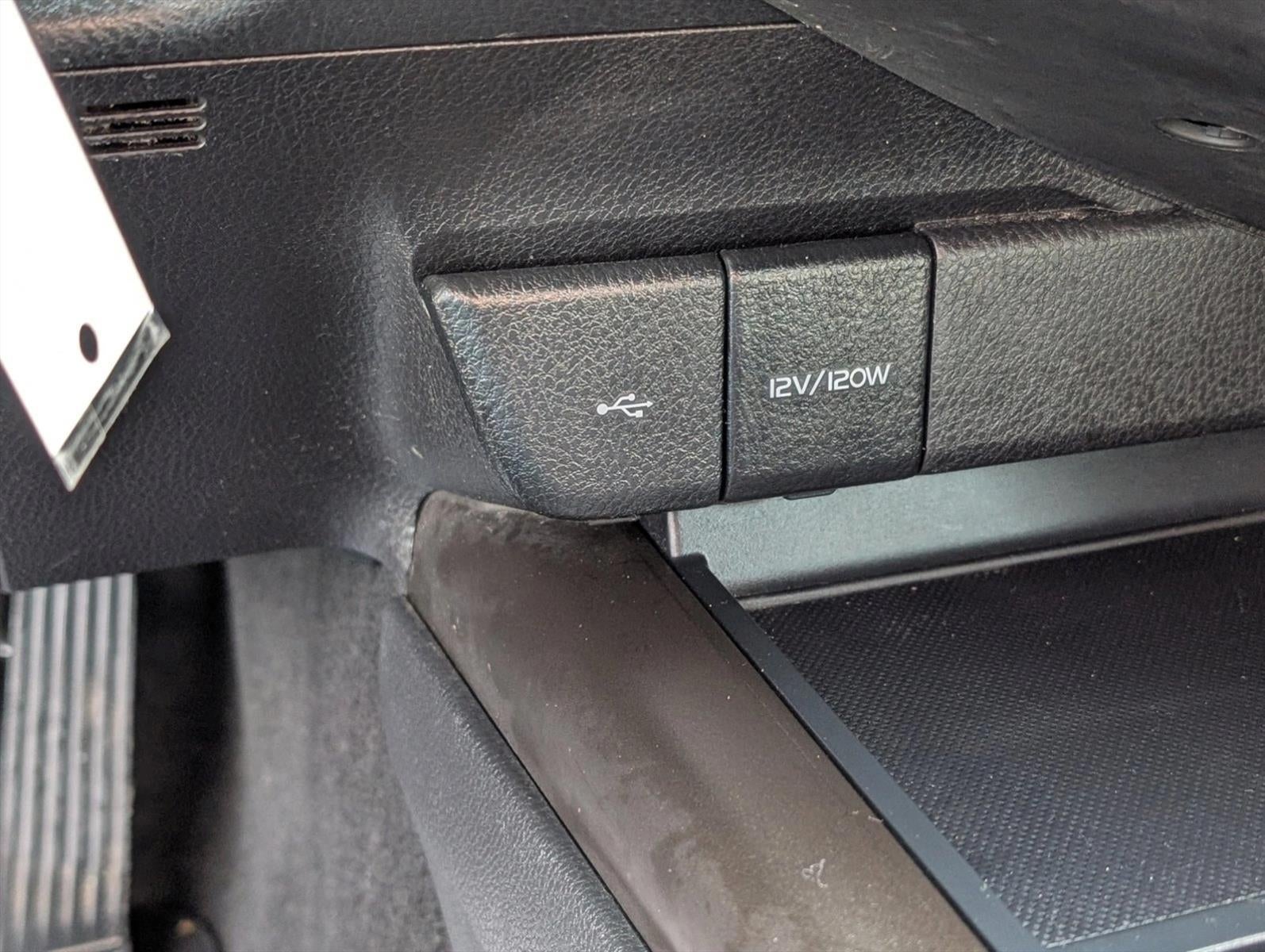 2021 Toyota Camry SE Auto (SE)